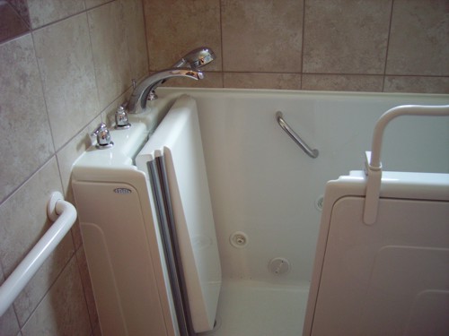 walk in tub with railing