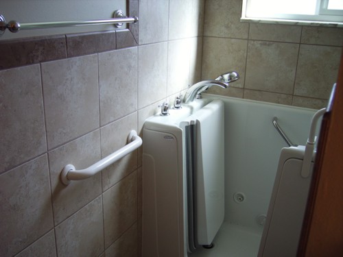 walk in tub with railing